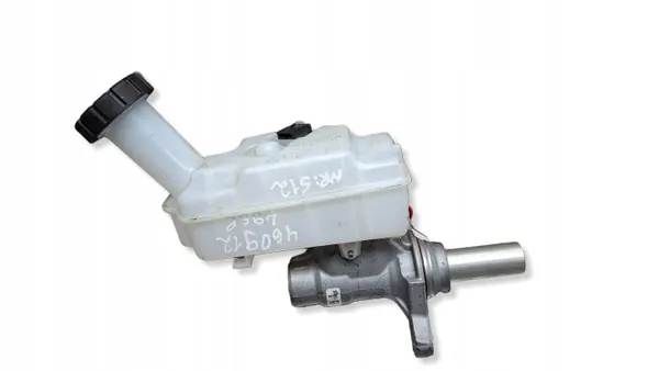 Jarrupumpun säiliö OEM S26301512 Renault Captur II:lle image 2