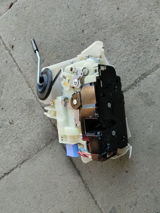 Fram lås höger Volkswagen Transporter T5 T6 8 stift OEM image 3