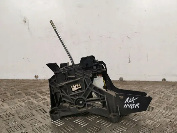 Lexus NX Schalthebel OEM 75C995 - Gebrauchter Zustand image 2