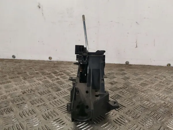 Lexus NX Schalthebel OEM 75C995 - Gebrauchter Zustand image 4