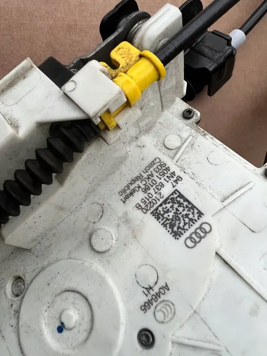 Linker deur slotassemblage AUDI A8 S8 D5 OEM image 3