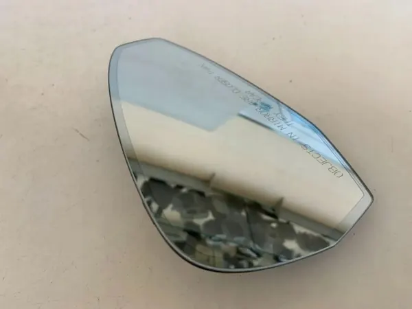 Insert de rétroviseur droit OEM 8W0857536 Audi A4 Avant image 3