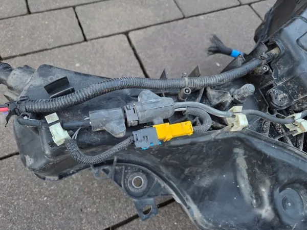 Tanque AdBlue OEM 172A25422R para Renault Kangoo II/III image 9