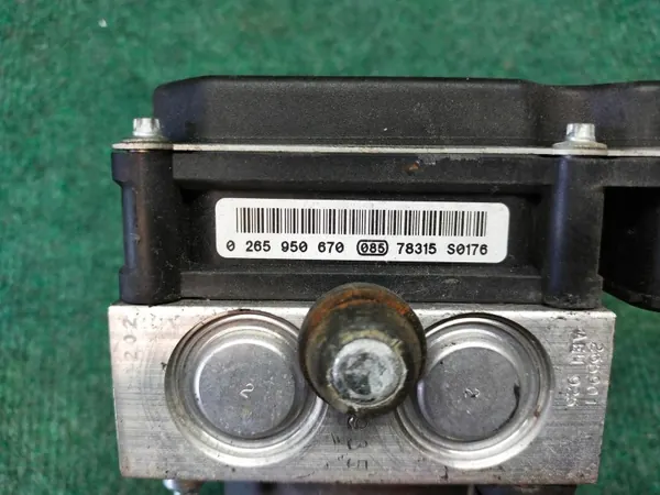 Pompe ABS OEM 517896790 pour Fiat Bravo II image 3