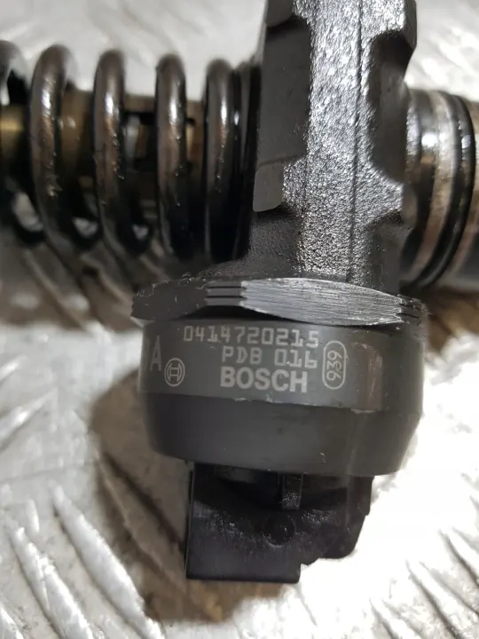 Insprutningspump VW Golf V 1.9 TDI 105hk OEM 038130073AG image 4