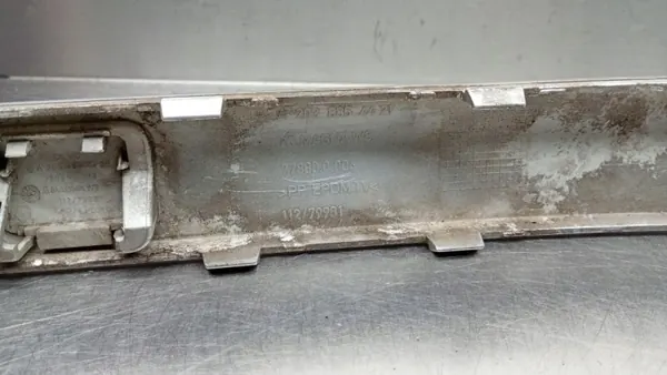 Voorrechter bumperstrip OEM 2038854421 Mercedes image 10