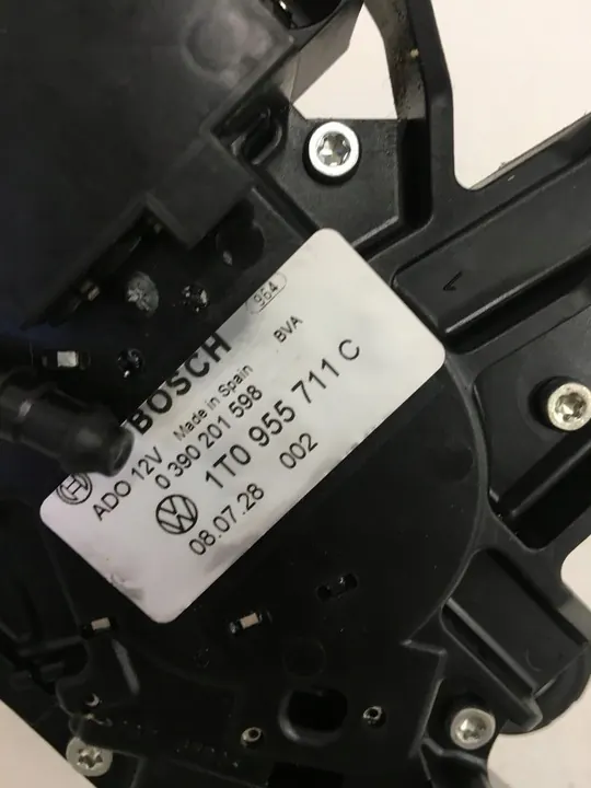 VW Touran 1 Heckwischermotor 1T0955711C image 3