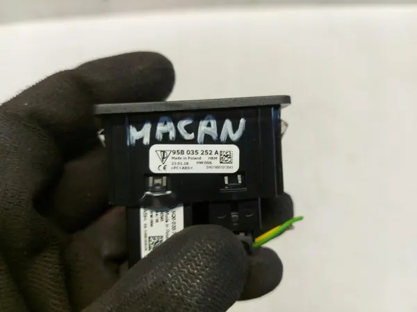 Porsche USB AUX Pistoke OEM 95B035252A - Käytetty image 3