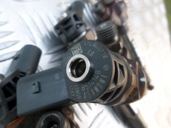 Inyectores BMW X3 F25 2.0D 8514148 0445110743 image 2