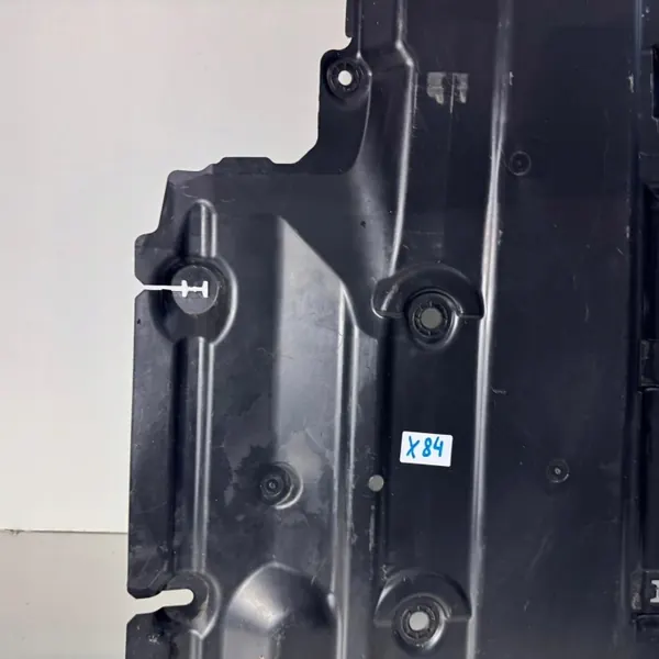 Protector de chasis Dacia OE JPF748141818R - Usado image 4