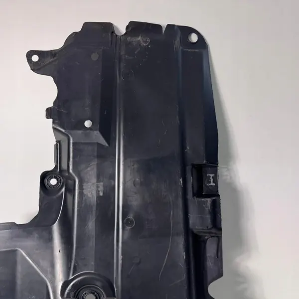 Protector de chasis Dacia OE JPF748141818R - Usado image 9