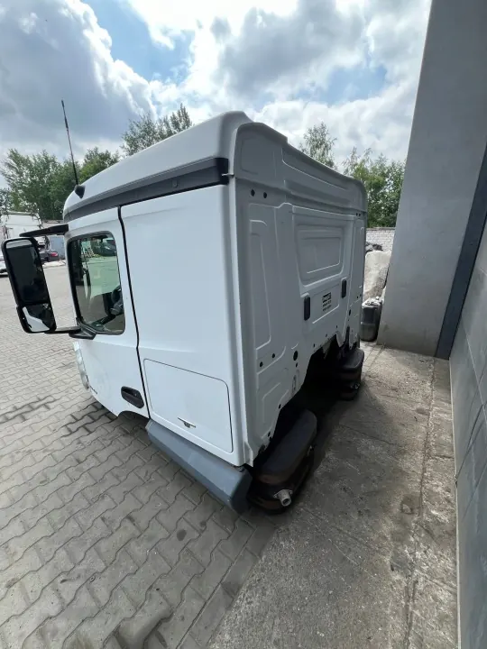 Cabine de jour Mercedes A471 Arocs - État utilisé image 3