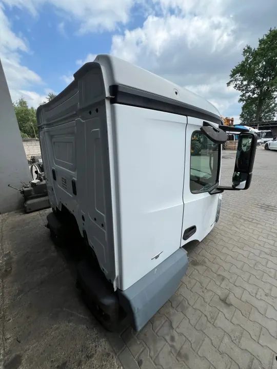 Cabine de jour Mercedes A471 Arocs - État utilisé image 4