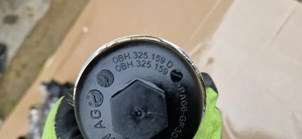 Oljefilterhus 0BH325159D image 2