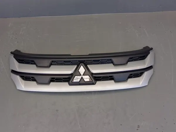 Mitsubishi Outlander 2020 Front Grill 7450B399 image 2