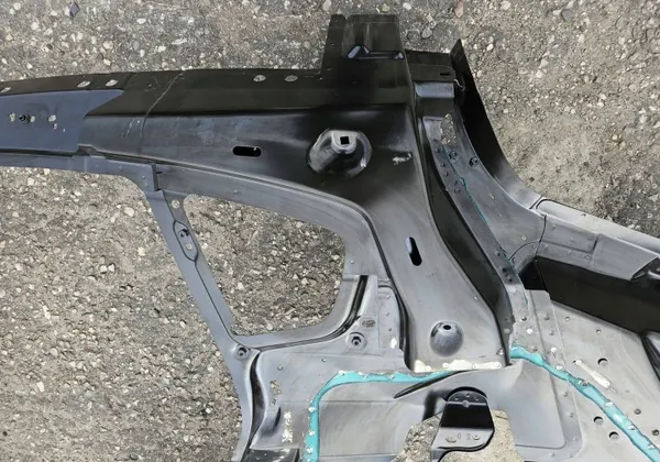 Maserati Levante Viertelblechrahmen OEM 673010877 image 10