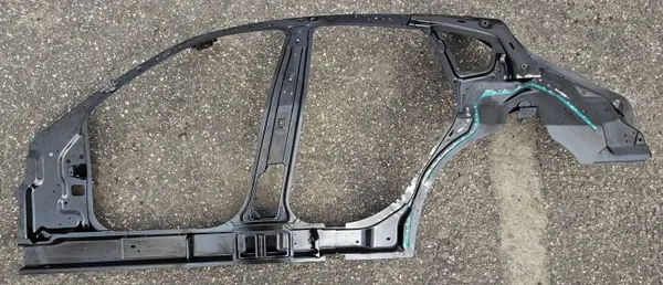 Maserati Levante Viertelblechrahmen OEM 673010877 image 5