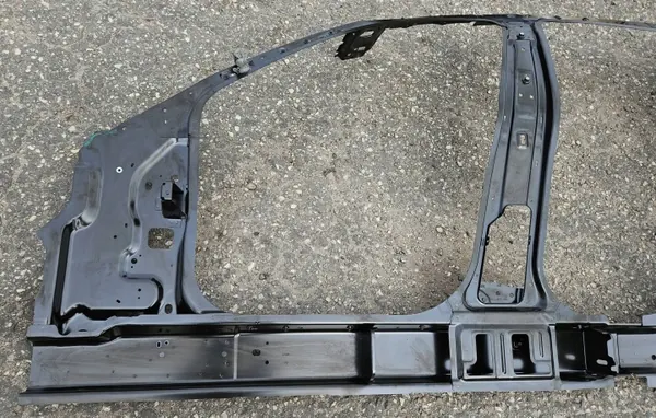 Maserati Levante Viertelblechrahmen OEM 673010877 image 7