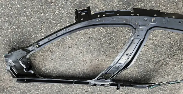 Maserati Levante Viertelblechrahmen OEM 673010877 image 8
