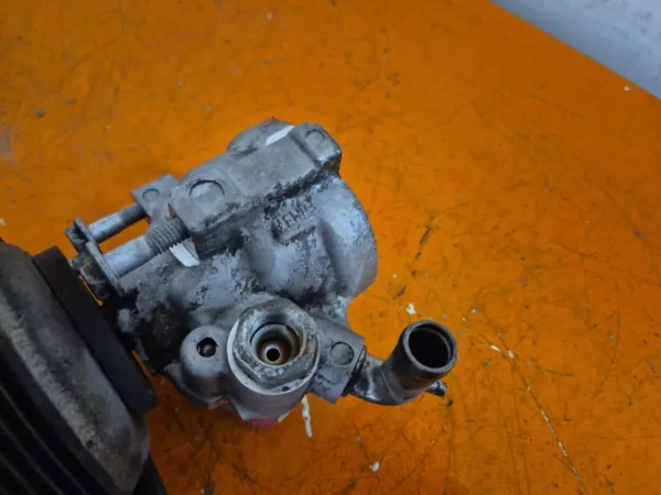 Pompe de direction OEM 26057304 pour Alfa Romeo 147 image 3