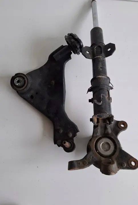 Cubo dianteiro direito Mercedes Vito W447 2WD OEM image 1