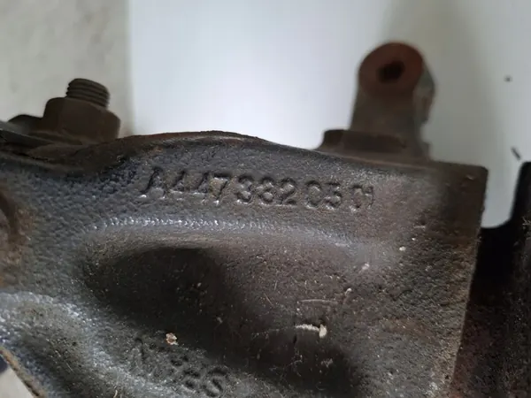 Cubo dianteiro direito Mercedes Vito W447 2WD OEM image 2