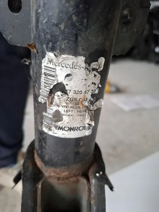 Cubo dianteiro direito Mercedes Vito W447 2WD OEM image 4