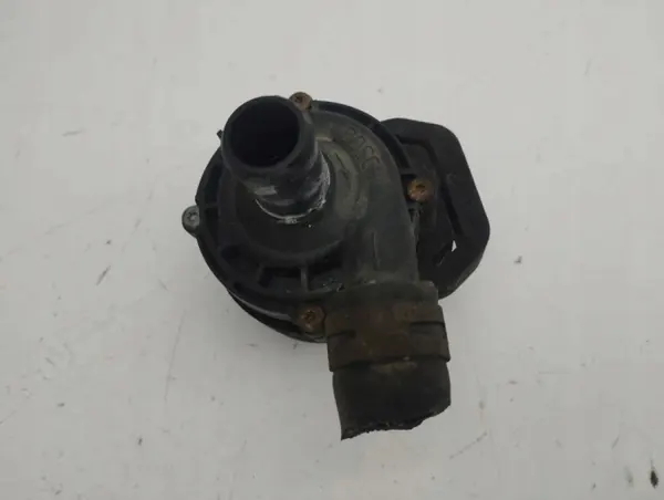 Pompe à eau Mercedes-Benz OEM 02775816 pour E W211 image 5