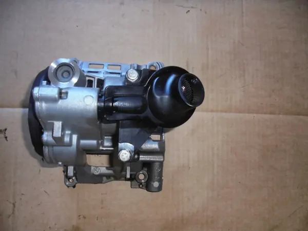 Pompe à huile BMW N47D16A OEM 1141 8514927 - Occasion image 2