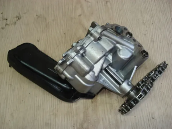 Oliepomp OEM 111114989R voor Renault Trafic III image 2