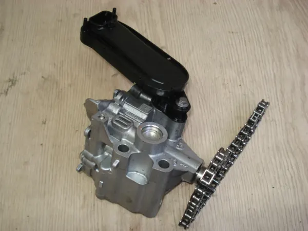 Oliepomp OEM 111114989R voor Renault Trafic III image 3