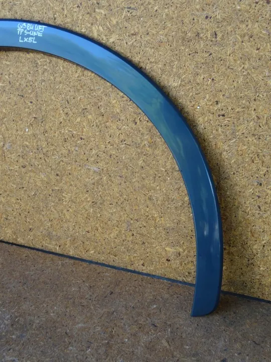 Q3 8U S-LINE Etu Oikea Lokasuoja 8U0853718A LX5L image 3