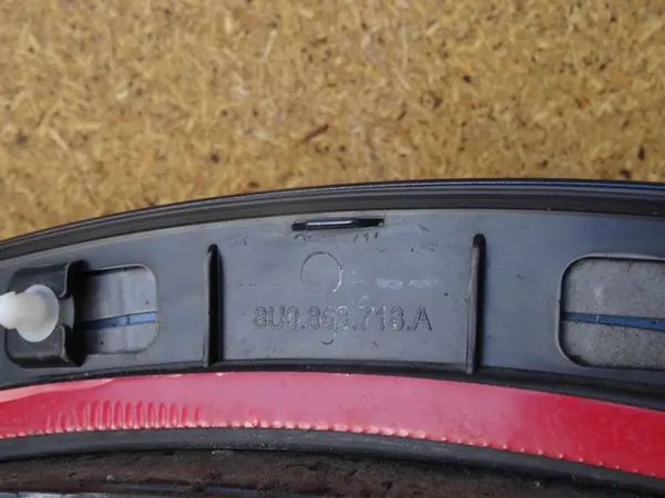 Q3 8U S-LINE Etu Oikea Lokasuoja 8U0853718A LX5L image 6