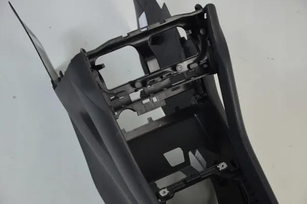 Skoda Karoq Armsteun OEM PODLOKIETNIK KAROQ - Gebruikt image 3