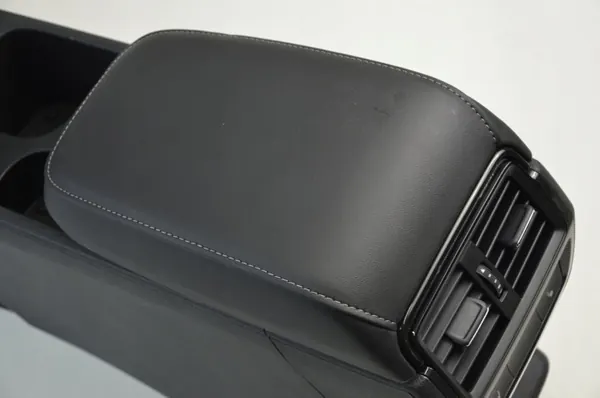 Skoda Karoq Armsteun OEM PODLOKIETNIK KAROQ - Gebruikt image 7