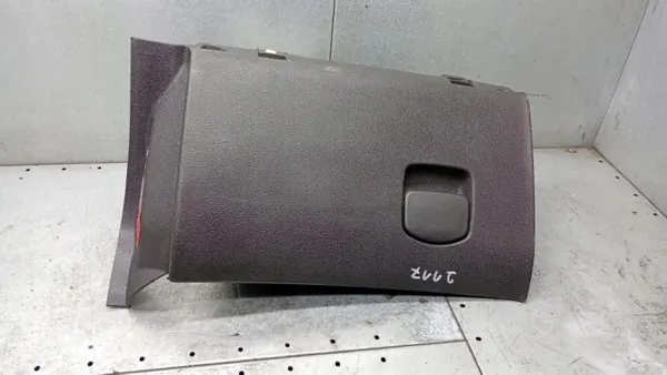 Handskfack Opel Corda D OEM 13205097 - Begagnad image 2