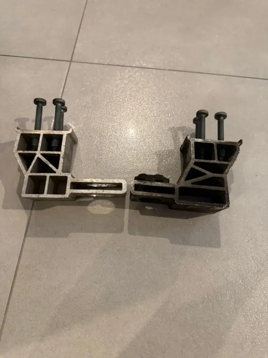 Mercedes-Benz E W213 Radiatorbevestiging A2135010620 image 2