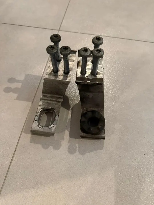 Mercedes-Benz E W213 Radiatorbevestiging A2135010620 image 3