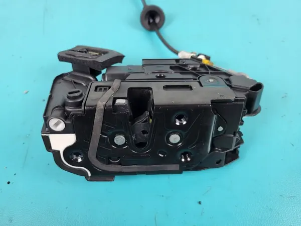 SKODA OCTAVIA III 2015 linke hintere Türschloss 5E0839015A image 5