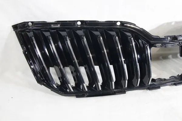 Upper Grill for Skoda Superb III 2015-2019 OEM image 2