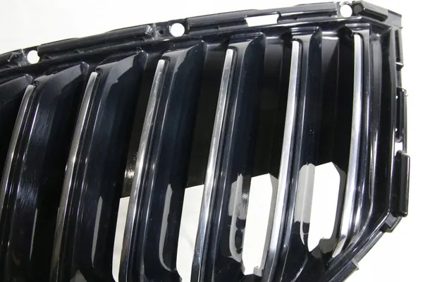 Upper Grill for Skoda Superb III 2015-2019 OEM image 4