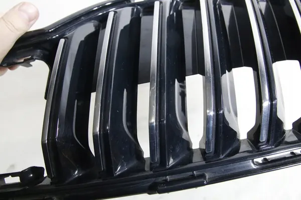 Upper Grill for Skoda Superb III 2015-2019 OEM image 6