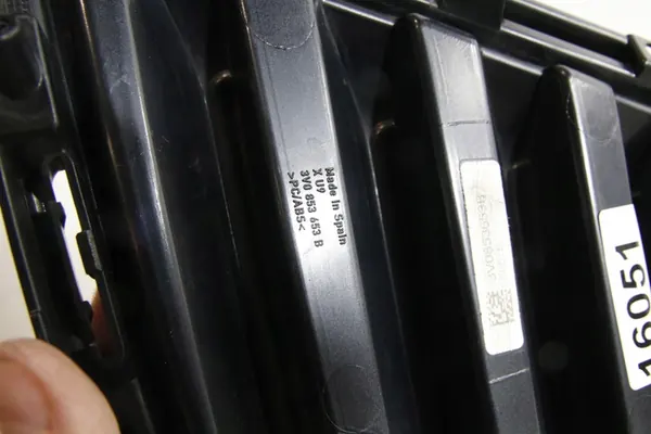 Upper Grill for Skoda Superb III 2015-2019 OEM image 7