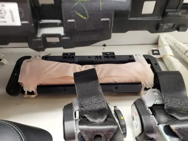 Panneau console airbag rideau Mercedes-Benz AYN7576 image 10