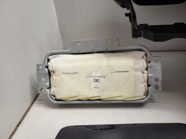 Panneau console airbag rideau Mercedes-Benz AYN7576 image 3