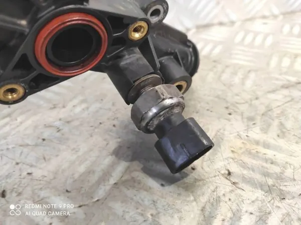 Toyota Ölfilterkühler-Halterung OEM 92154PS image 3