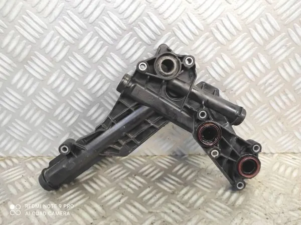 Toyota Ölfilterkühler-Halterung OEM 92154PS image 4