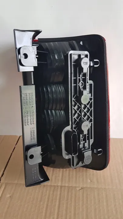 Luz trasera izquierda VW Caddy III 10-15 image 5