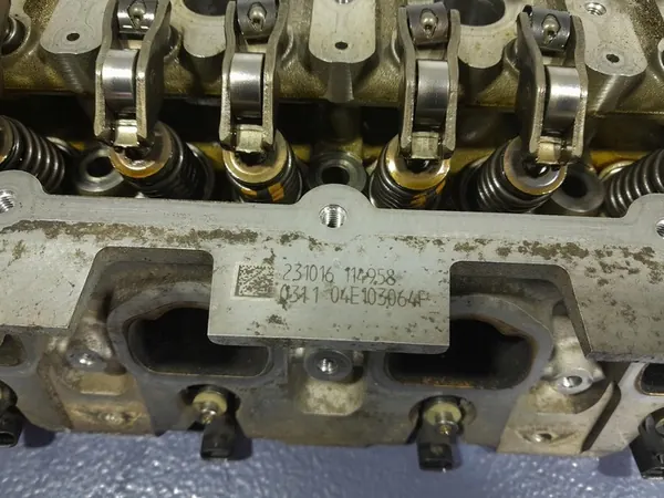 SKODA OCTAVIA III 1.4 TSI Motor Cilinderkop 04E103064F image 6