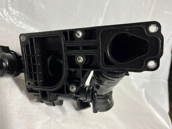 Carcasa de termostato Mercedes-Benz CLS C257 GLE V167 3.0 A2562035200 image 2